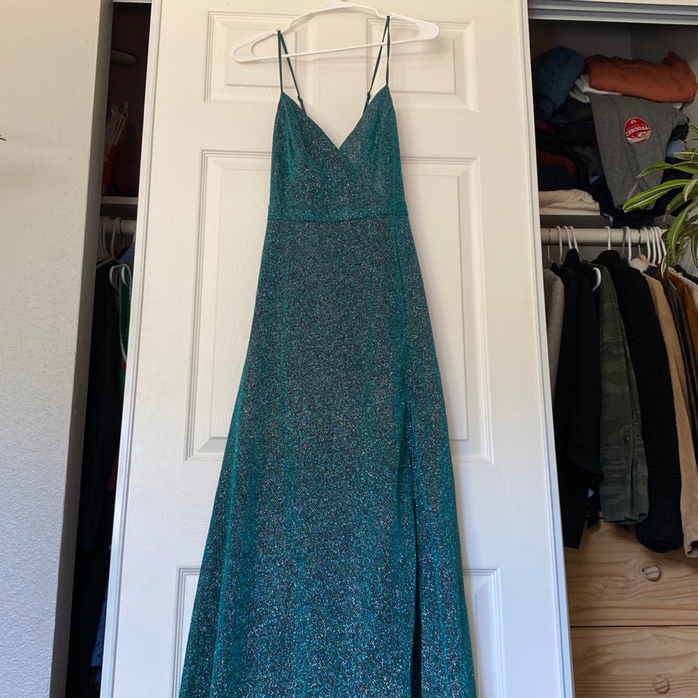 Lulu’s Emerald Glitter Maxi Dress